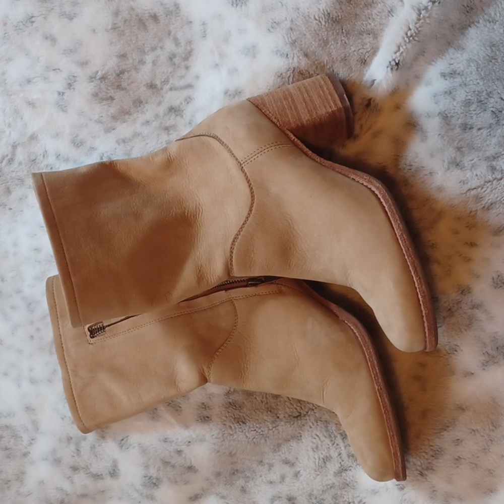 NWOT Frye Leather Boots